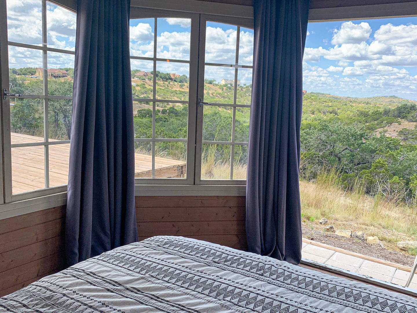 Gratitude — interior and setting