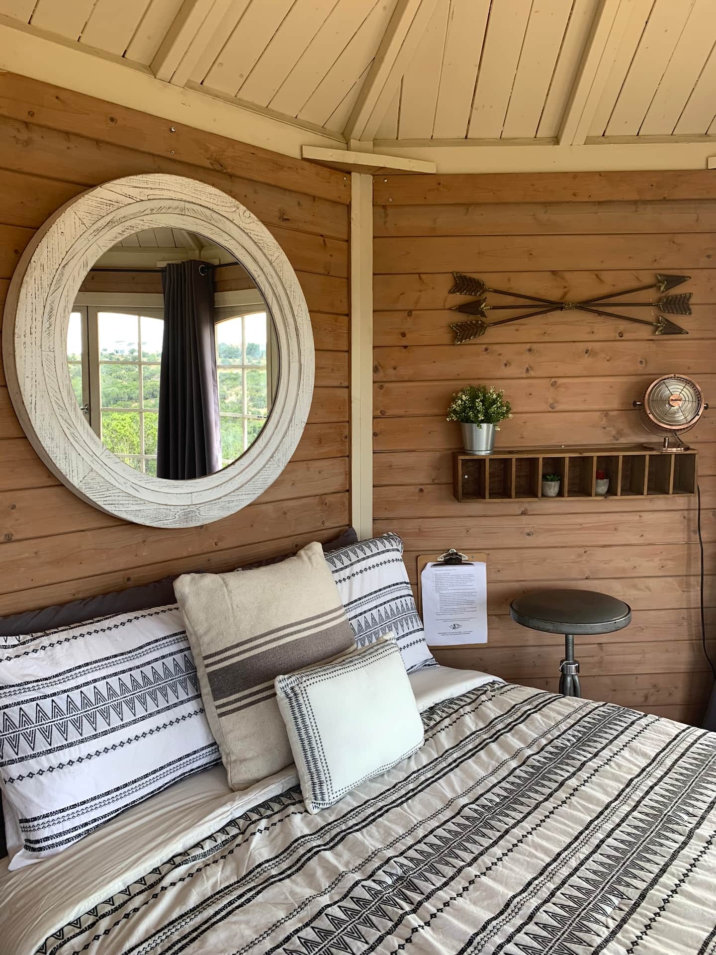 Gratitude — interior and setting