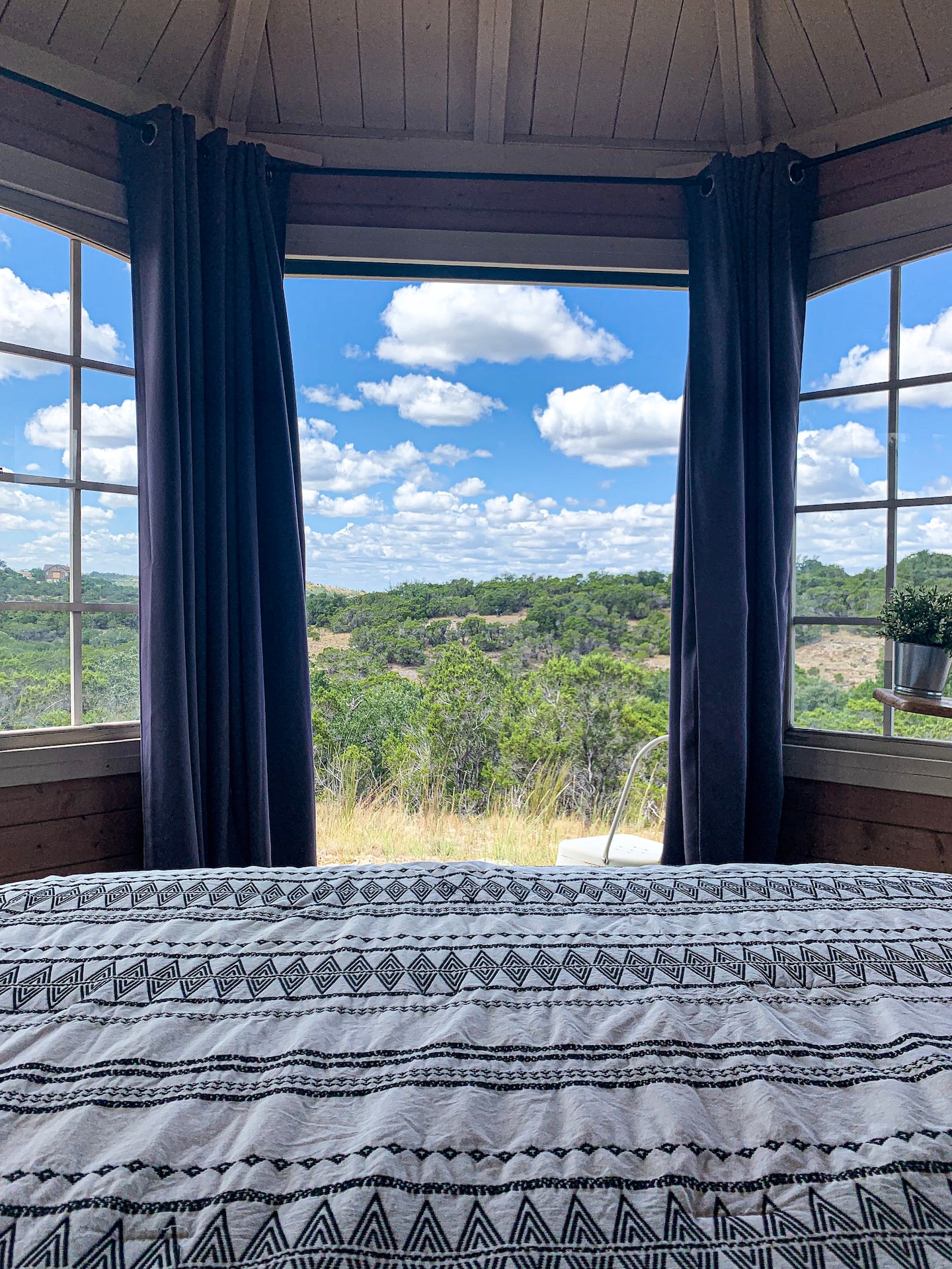 Gratitude — interior and setting